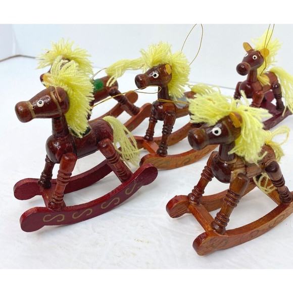 🐎 Set Of 5-Vintage Wooden Toy ORNAMENTS Rocking Horses Yarn Mane & Tail - Picture 1 of 14